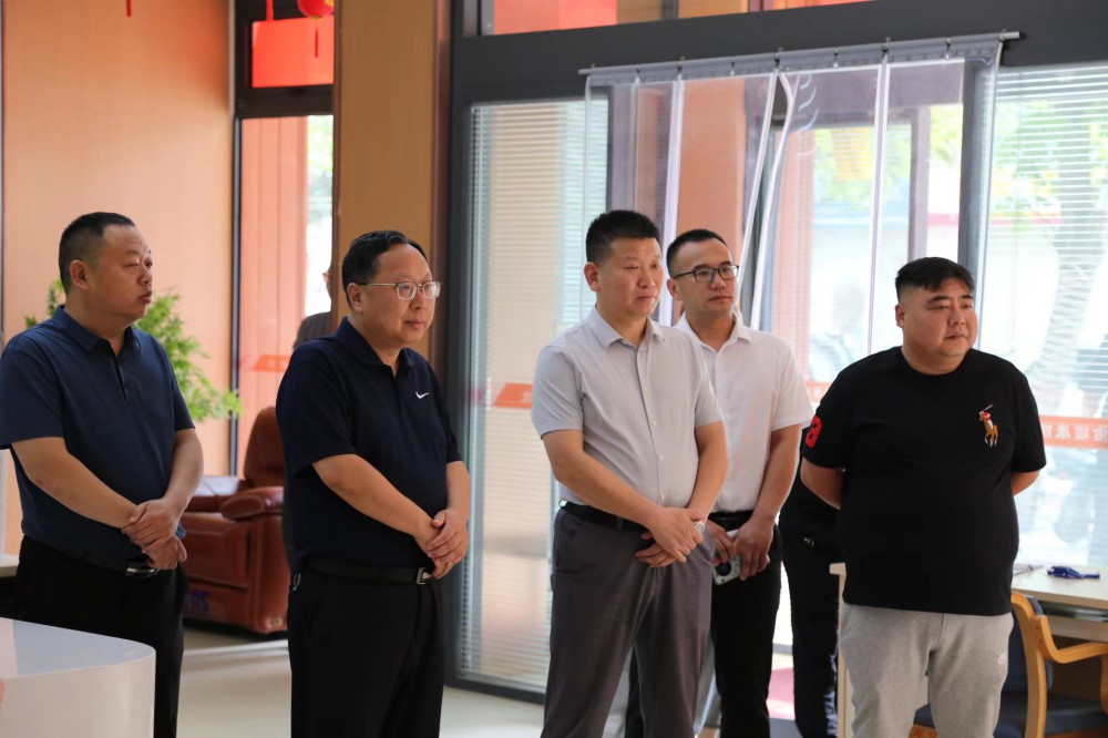 领导参观8.jpg